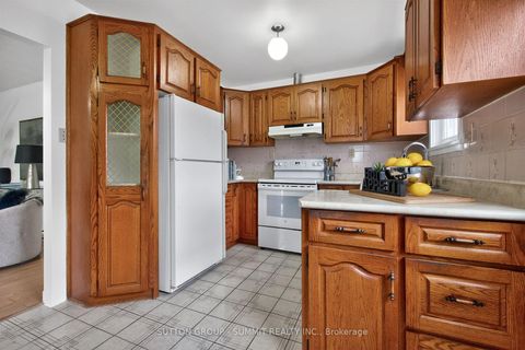 Photo 15 at 51 BARRHEAD Crescent, Kipling, Toronto