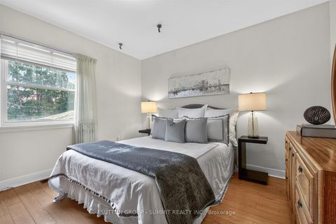 Photo 17 at 51 BARRHEAD Crescent, Kipling, Toronto