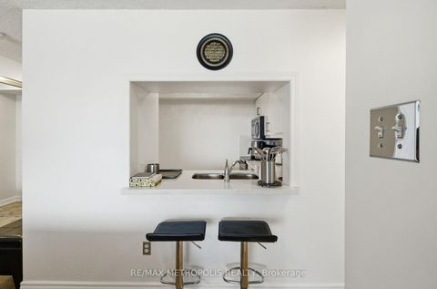 Photo 12 at 1501 - 11 Townsgate Drive, Yorkhill, Vaughan