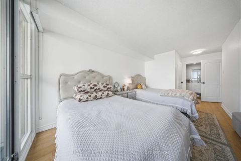 Photo 21 at 1501 - 11 Townsgate Drive, Yorkhill, Vaughan