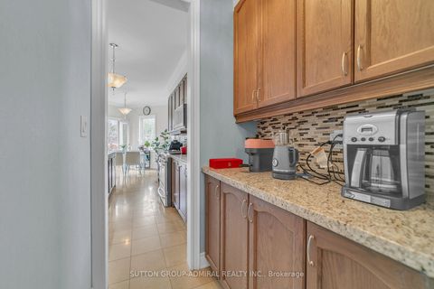 Photo 7 at 7 Gamble Glen Crescent, Westbrook, Richmond Hill