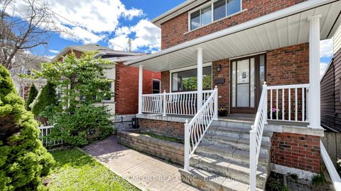 Photo 2 at 76 Barrington Avenue, Lumsden, Toronto