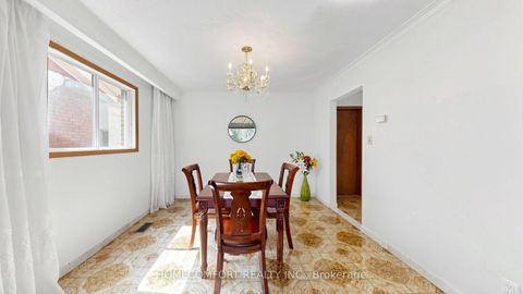 Photo 11 at 76 Barrington Avenue, Lumsden, Toronto