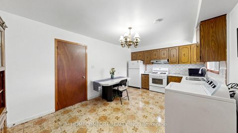 Photo 14 at 76 Barrington Avenue, Lumsden, Toronto