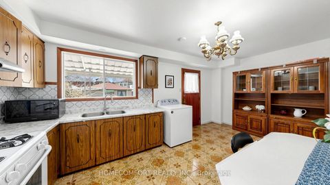 Photo 15 at 76 Barrington Avenue, Lumsden, Toronto