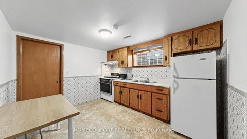 Photo 34 at 76 Barrington Avenue, Lumsden, Toronto