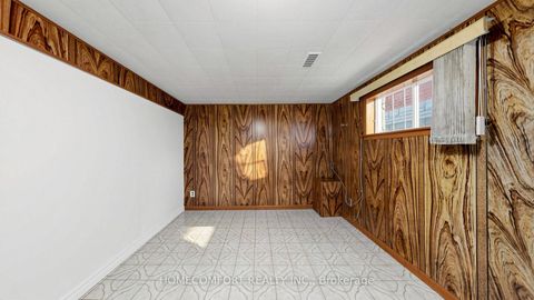 Photo 37 at 76 Barrington Avenue, Lumsden, Toronto