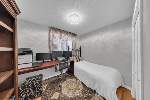Photo 15 at 5 - 10 Grandravine Drive, York University Heights, Toronto