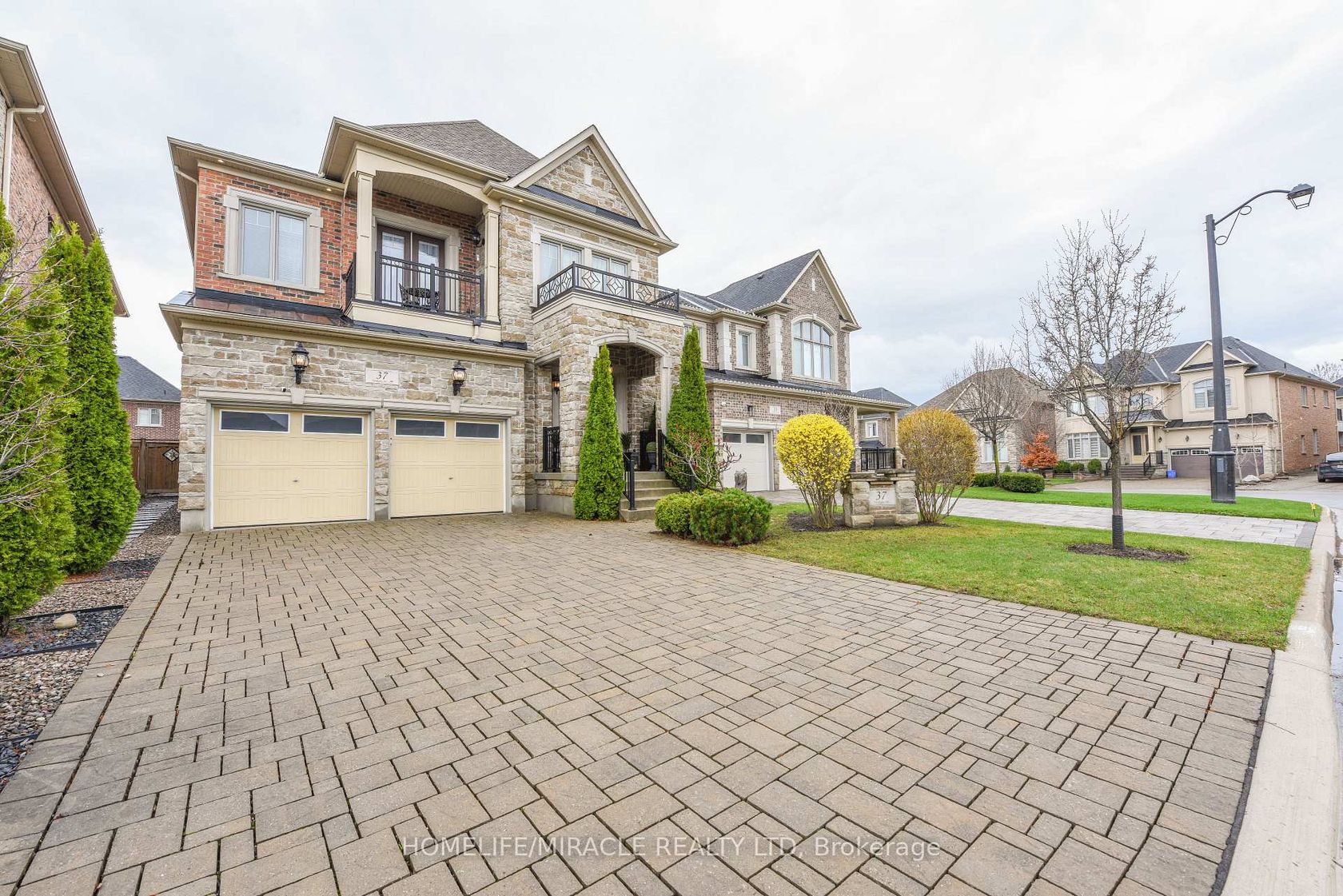 37 Venkata Drive, Kleinburg, Vaughan photo number 2