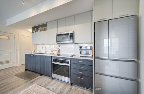 Photo 11 at 210 - 120 Eagle Rock Way, Rural Vaughan, Vaughan