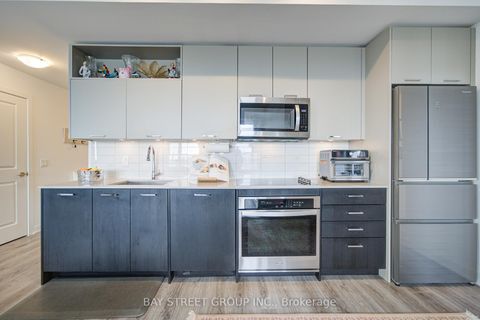 Photo 12 at 210 - 120 Eagle Rock Way, Rural Vaughan, Vaughan