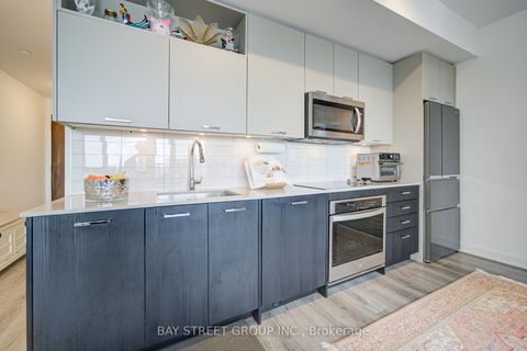 Photo 13 at 210 - 120 Eagle Rock Way, Rural Vaughan, Vaughan