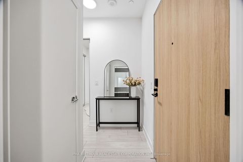Photo 2 at 518 - 15 Mercer Street, Waterfront Communities C1, Toronto