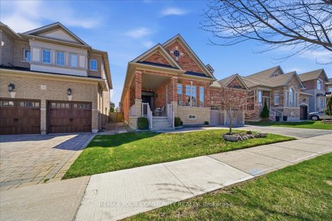 Photo 2 at 51 Tonner Crescent, Bayview Northeast, Aurora