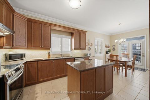 Photo 9 at 51 Tonner Crescent, Bayview Northeast, Aurora