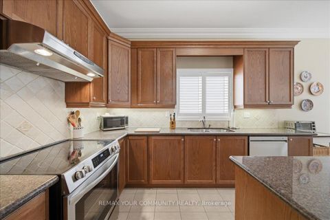 Photo 10 at 51 Tonner Crescent, Bayview Northeast, Aurora