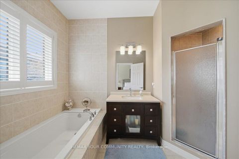 Photo 21 at 51 Tonner Crescent, Bayview Northeast, Aurora