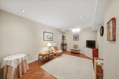 Photo 32 at 51 Tonner Crescent, Bayview Northeast, Aurora