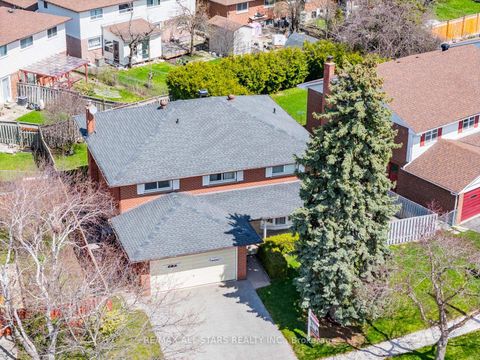 Photo 4 at 57 Gloxinia Crescent, L'Amoreaux, Toronto