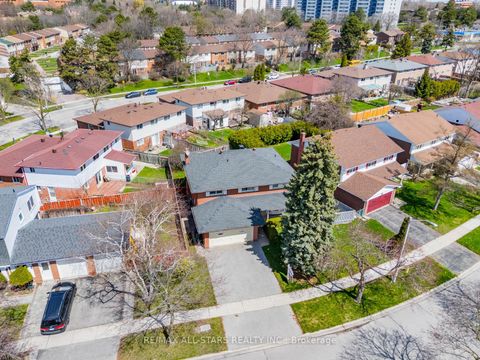 Photo 6 at 57 Gloxinia Crescent, L'Amoreaux, Toronto