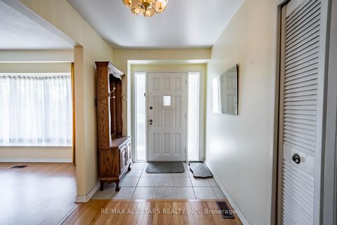Photo 8 at 57 Gloxinia Crescent, L'Amoreaux, Toronto