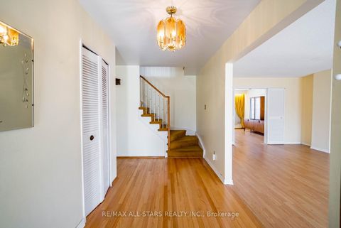 Photo 9 at 57 Gloxinia Crescent, L'Amoreaux, Toronto