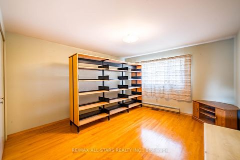 Photo 24 at 57 Gloxinia Crescent, L'Amoreaux, Toronto
