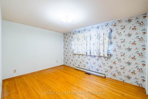 Photo 26 at 57 Gloxinia Crescent, L'Amoreaux, Toronto