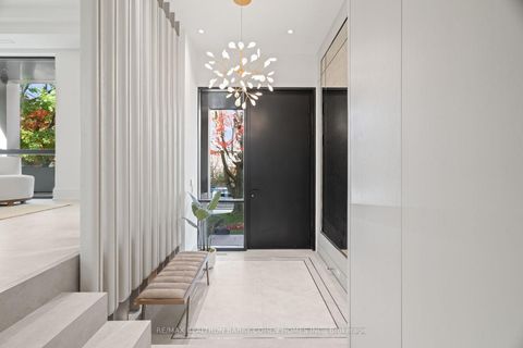 Photo 3 at 39 Chudleigh Avenue, Lawrence Park South, Toronto