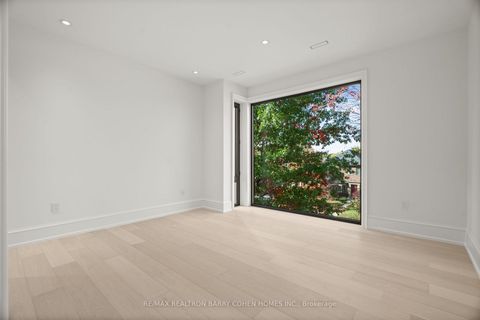 Photo 34 at 39 Chudleigh Avenue, Lawrence Park South, Toronto