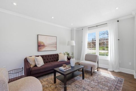 Photo 6 at 923 Leslie Valley Drive, Leslie Valley, Newmarket