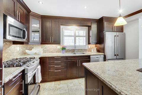 Photo 10 at 885 Dales Avenue, College Manor, Newmarket