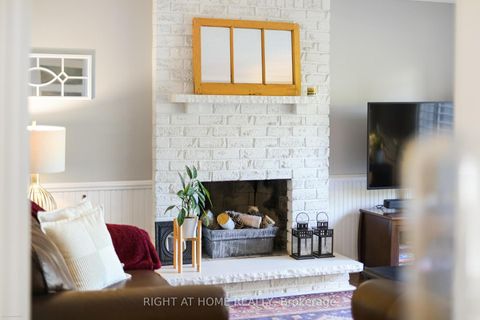 Photo 13 at 885 Dales Avenue, College Manor, Newmarket