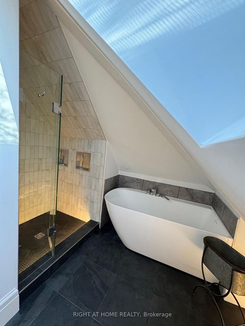 Photo 26 at 440 Sackville Street, South St. James Town, Toronto