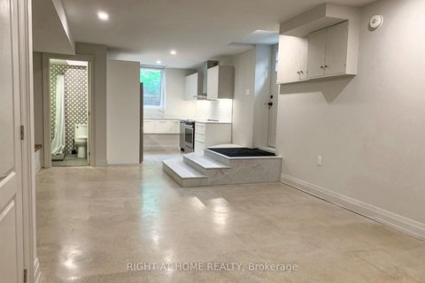 Photo 30 at 440 Sackville Street, South St. James Town, Toronto