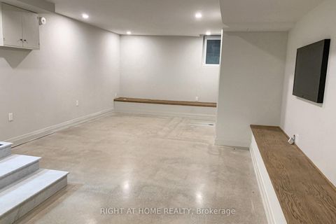 Photo 31 at 440 Sackville Street, South St. James Town, Toronto