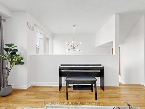 Photo 10 at 36 - 1742 John Street, Bayview Country Club Estates, Markham