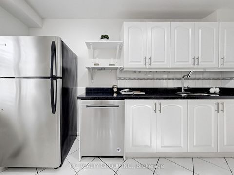 Photo 19 at 36 - 1742 John Street, Bayview Country Club Estates, Markham