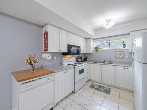 Photo 3 at 13 - 235 Ferndale Drive S, Ardagh, Barrie