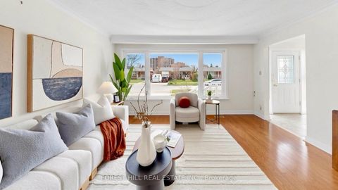 Photo 1 at 8 Summerfield Crescent, West Deane, Toronto