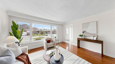 Photo 2 at 8 Summerfield Crescent, West Deane, Toronto