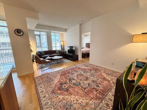 Photo 3 at 426 - 900 Mount Pleasant Road, Mount Pleasant West, Toronto