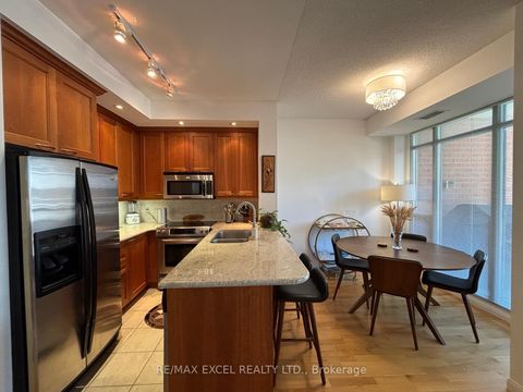 Photo 5 at 426 - 900 Mount Pleasant Road, Mount Pleasant West, Toronto