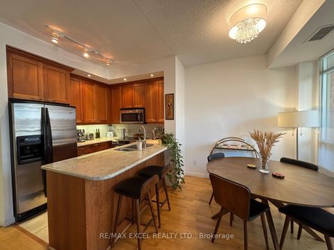 Photo 7 at 426 - 900 Mount Pleasant Road, Mount Pleasant West, Toronto