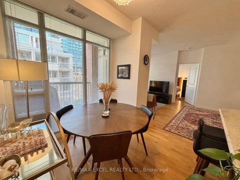 Photo 9 at 426 - 900 Mount Pleasant Road, Mount Pleasant West, Toronto