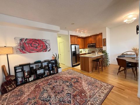 Photo 10 at 426 - 900 Mount Pleasant Road, Mount Pleasant West, Toronto