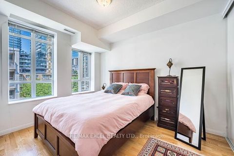 Photo 11 at 426 - 900 Mount Pleasant Road, Mount Pleasant West, Toronto