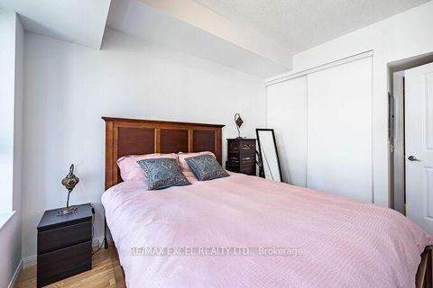 Photo 12 at 426 - 900 Mount Pleasant Road, Mount Pleasant West, Toronto