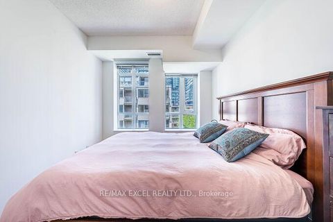 Photo 13 at 426 - 900 Mount Pleasant Road, Mount Pleasant West, Toronto