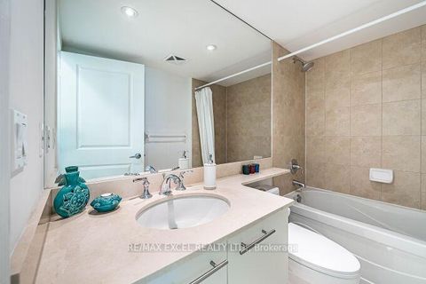 Photo 14 at 426 - 900 Mount Pleasant Road, Mount Pleasant West, Toronto